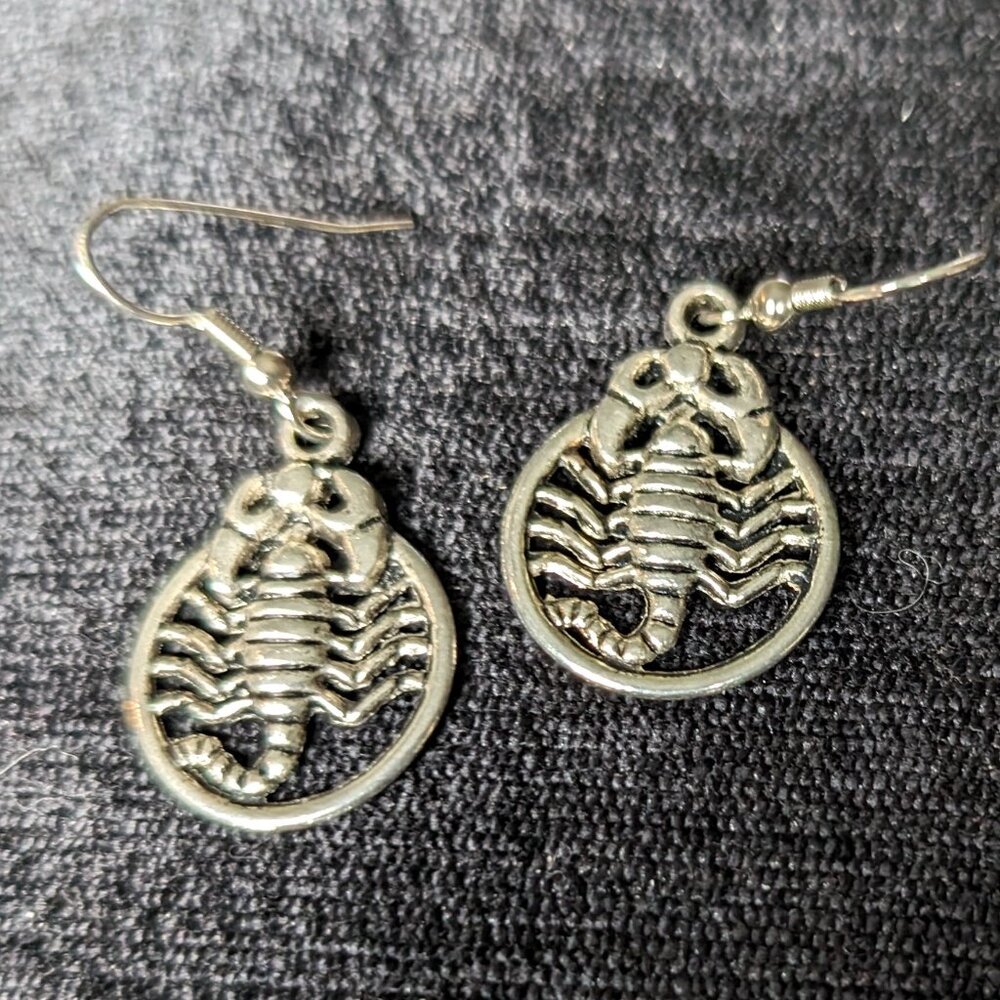 VINTAGE 90S SCORPION SILVERTONE DANGLE EARRINGS #11